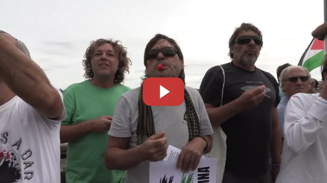 Embedded thumbnail for Protestas propalestinas en la Vuelta a su paso por Pontevedra