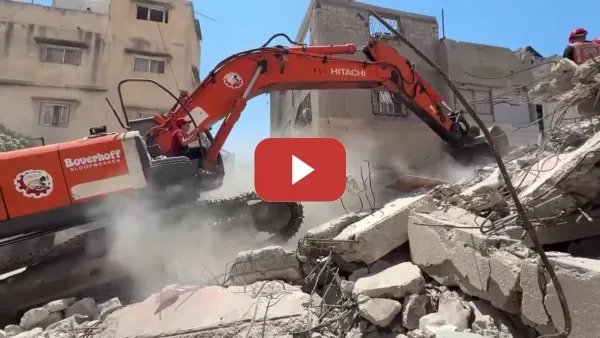 Embedded thumbnail for Gaza intenta exhumar miles de cadáveres pese al veto israelí a la entrada de maquinaria