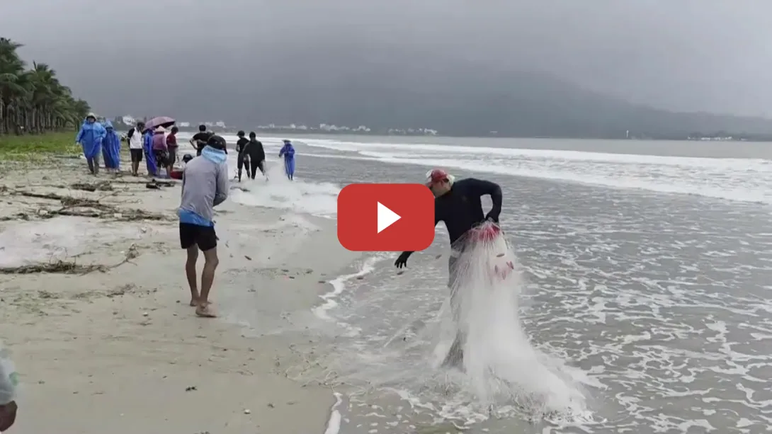 Embedded thumbnail for El tifón Kalmaegi toca tierra en Vietnam con vientos de hasta 200km/h