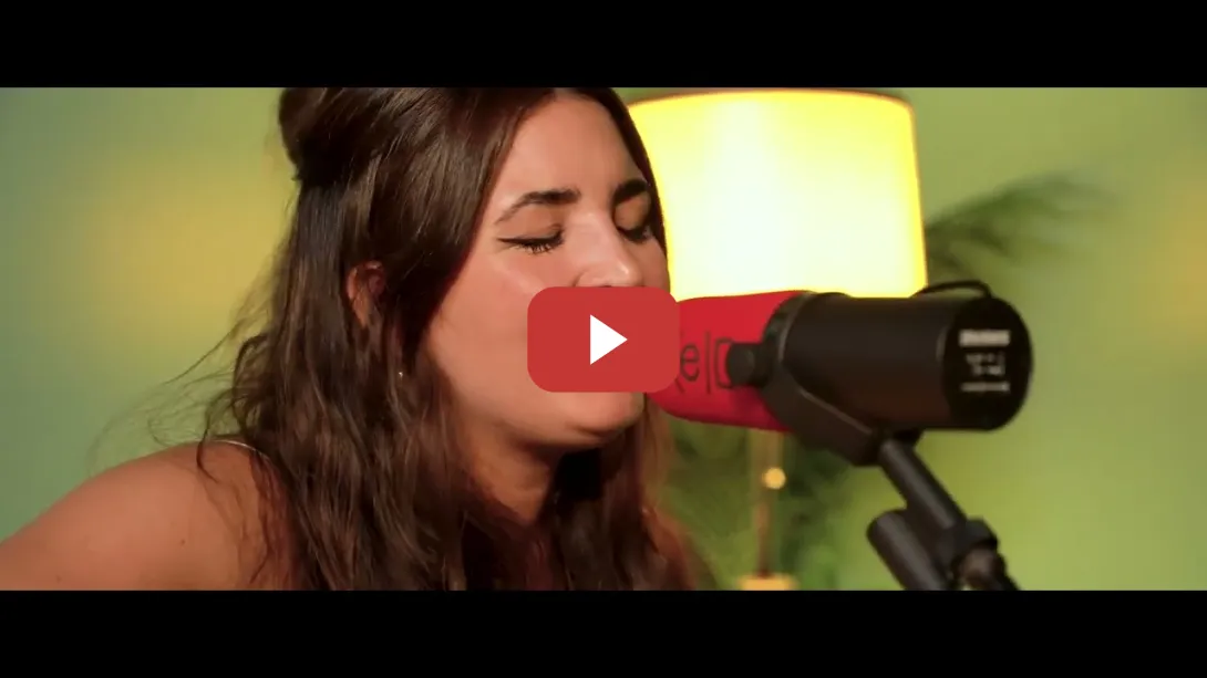 Embedded thumbnail for Andrea Santiago - Claridad (Versión Acústica)