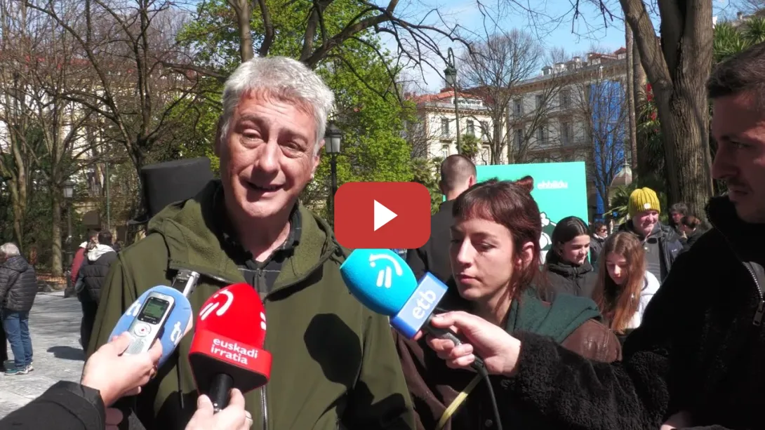 Embedded thumbnail for Oskar Matute eta Izar Hernandoren adierazpenak Donostian, etxebizitza eskubidea aldarrikatzeko