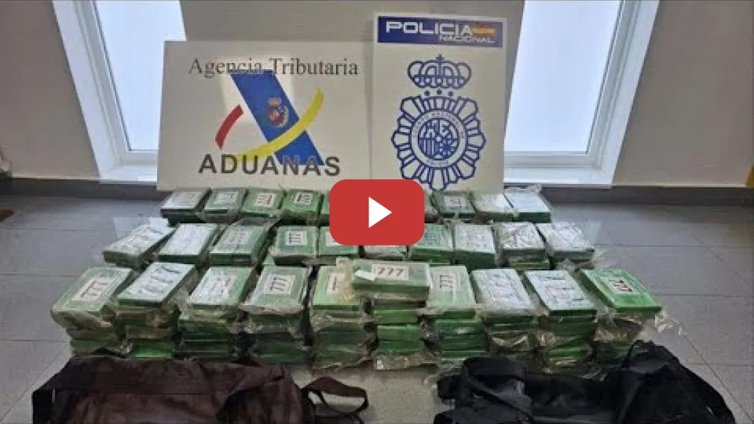 Embedded thumbnail for Decomisan 150 kilos de cocaína en la estructura sumergida de un portacontenedores en Vigo