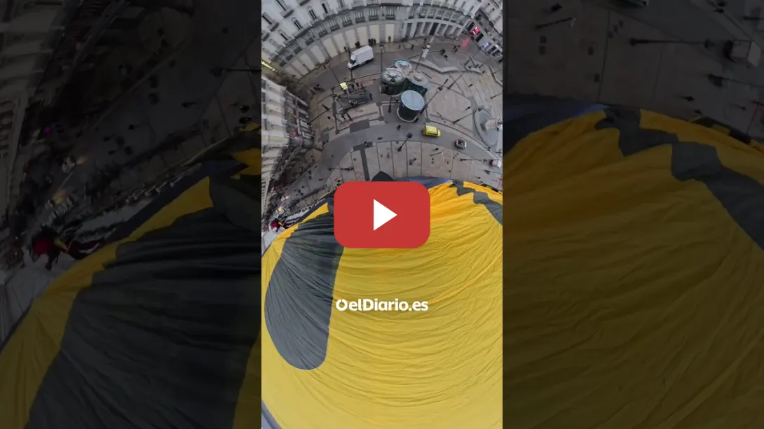 Embedded thumbnail for Greenpeace despliega una pancarta en el centro de Madrid: "No a la guerra"