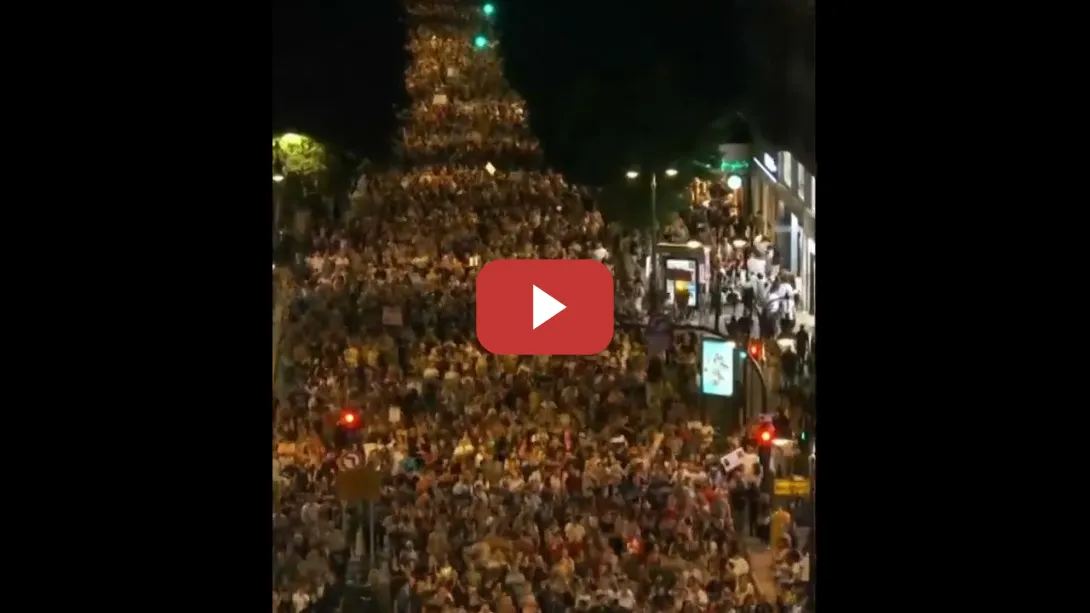 Embedded thumbnail for ✊🏻 Impresionante manifestación en Valencia a un año de la DANA para pedir la dimisión de Mazón
