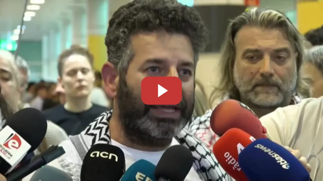 Embedded thumbnail for El activista Saif Abukeshek al aterrizar en Barcelona: "Volveré a hacer las maletas"