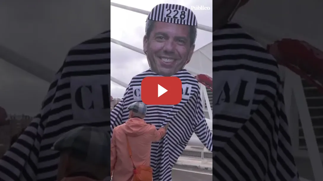 Embedded thumbnail for Asociaciones de víctimas de la dana protestan frente a una de las sedes del congreso del PP Europeo