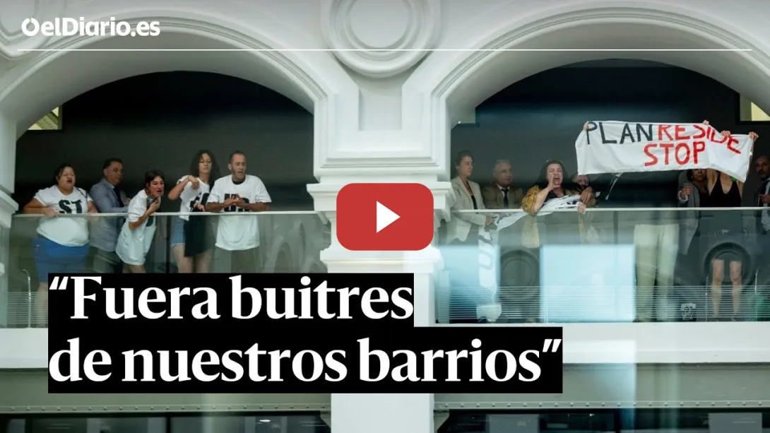 Embedded thumbnail for PROTESTA en el PLENO de MADRID: “Fuera buitres de nuestros barrios”