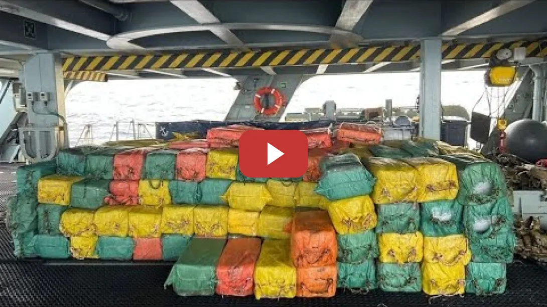 Embedded thumbnail for Imágenes de la &#039;Operación Nautilus&#039; de captura de un narcosubmarino en las Azores