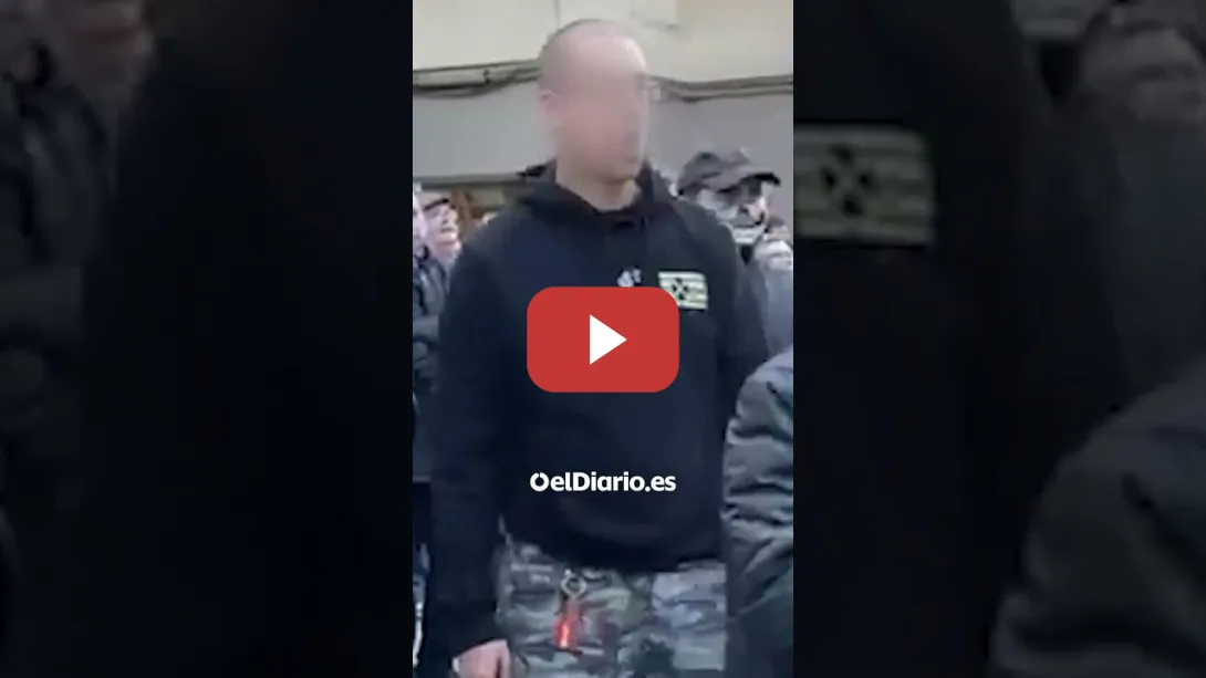 Embedded thumbnail for El líder de &#039;The Base&#039;, en la retirada de una cruz franquista: &quot;Que os cuelguen de la soga&quot;