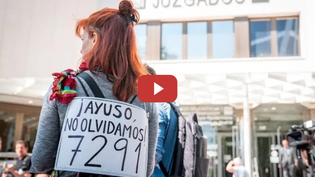 Embedded thumbnail for Protesta de familiares de las víctimas de residencias ante los juzgados de Plaza de Castilla