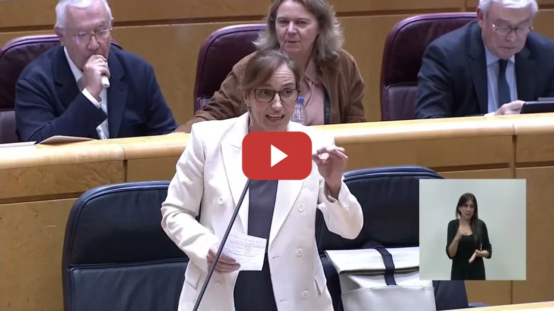 Embedded thumbnail for Javier Arenas vapea en su escaño del Senado mientras habla la ministra de Sanidad, Mónica García