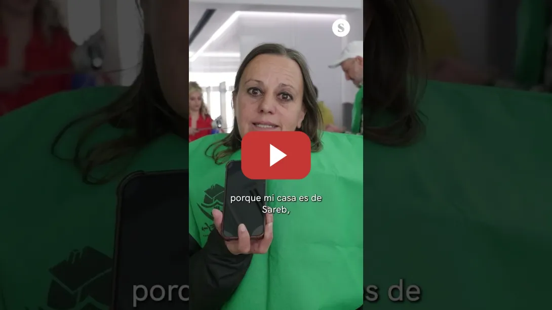 Embedded thumbnail for “Sin luz, sin agua y sin contrato”: afectados por la Sareb ocupan la sede de Casa47