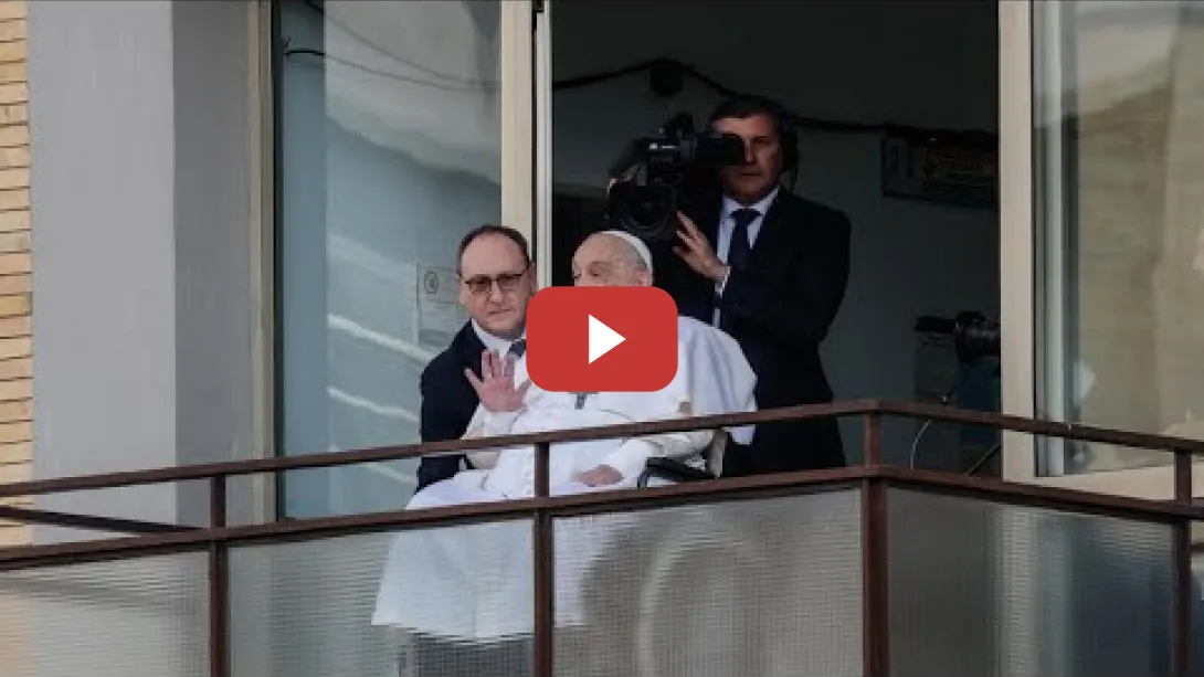 Embedded thumbnail for El papa saluda desde la ventana de su apartamento en el Policlínico Gemelli de Roma