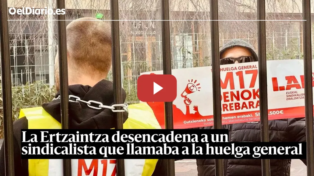 Embedded thumbnail for La Ertzaintza desencadena a un sindicalista que llamaba a la huelga general en el Parlamento Vasco