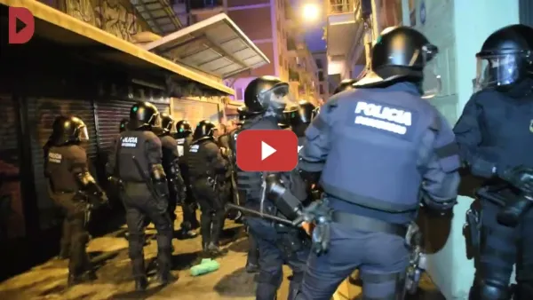 Embedded thumbnail for Quienes son los violentos los de la mani o los esbirros vestidos de polis