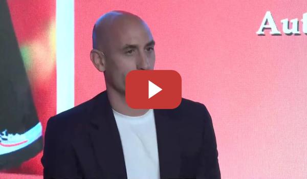 Embedded thumbnail for Luis Rubiales, atacado durante la presentación de su libro