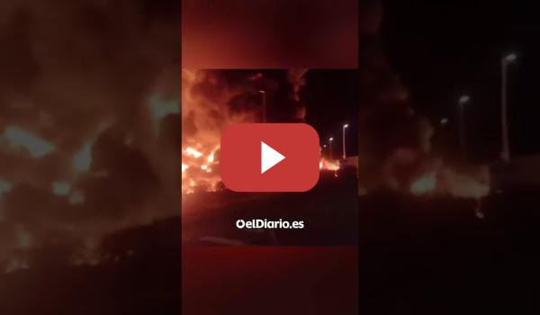 Embedded thumbnail for Un incendio arrasa una nave industrial en Los Tánagos