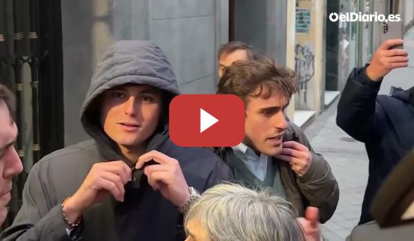 Embedded thumbnail for Vito Quiles aparece en la charla de Rufián y los asistentes intentan echarle con gritos de "fuera"