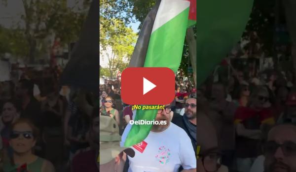 Embedded thumbnail for Gritos de &quot;No pasarán&quot; y &quot;Sí se puede&quot; para celebrar la cancelación de La Vuelta en Madrid