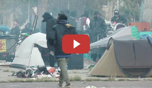 Embedded thumbnail for Los migrantes del B9 abandonan la plaza donde se habían instalado tras el desalojo