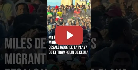 Embedded thumbnail for Miles de migrantes son desalojados de la playa de El Trampolín de Ceuta