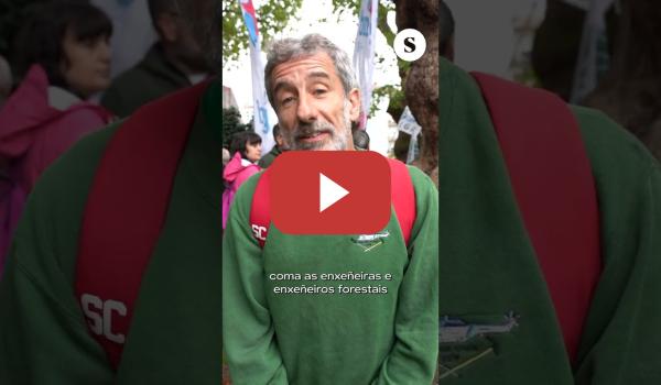 Embedded thumbnail for Miles de personas se manifiestan en Santiago contra la política forestal de la Xunta