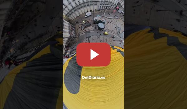 Embedded thumbnail for Greenpeace despliega una pancarta en el centro de Madrid: "No a la guerra"