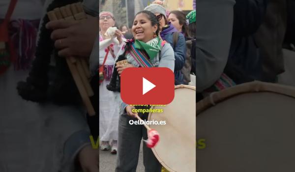 Embedded thumbnail for La manifestación por el 8M en Madrid, desde dentro: "Lucharemos todas juntas"