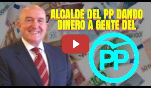 Embedded thumbnail for Alcalde de Valladolid del PP dando dinero a empresarios con cargos en el PP