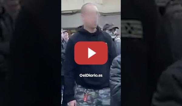 Embedded thumbnail for El líder de &#039;The Base&#039;, en la retirada de una cruz franquista: &quot;Que os cuelguen de la soga&quot;