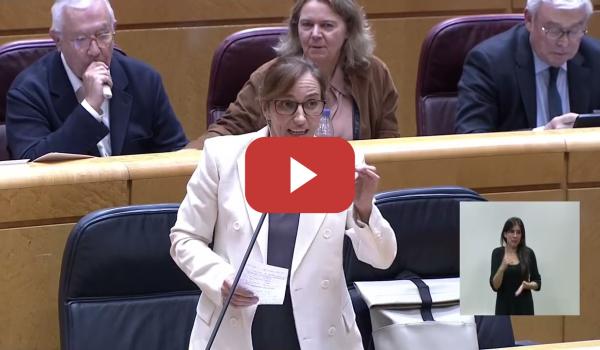 Embedded thumbnail for Javier Arenas vapea en su escaño del Senado mientras habla la ministra de Sanidad, Mónica García