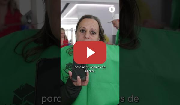 Embedded thumbnail for “Sin luz, sin agua y sin contrato”: afectados por la Sareb ocupan la sede de Casa47