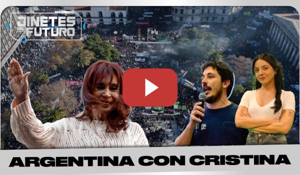 Embedded thumbnail for CRISTINA KIRCHNER LE HABLÓ AL PUEBLO EN LA PLAZA DESDE SU PRISIÓN DOMICILIARIA| JINETES DEL FUTURO 🏇