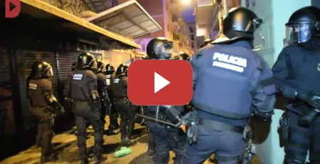 Embedded thumbnail for Quienes son los violentos los de la mani o los esbirros vestidos de polis